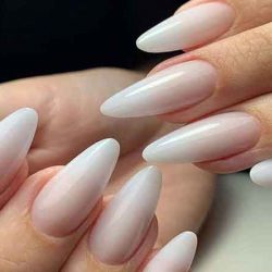 White gel nails: fashion or timeless trend?