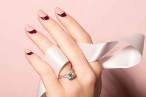 How to make a two-tone manicure?