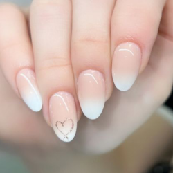 Baby boomer: the 2022 french manicure for the nails