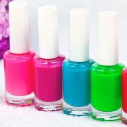 Do color polishes cause infertility?