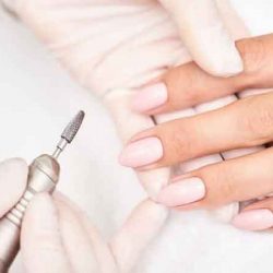 How to remove false gel nails？